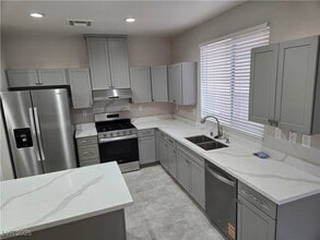 Building Photo - 993 White Glacier Ave