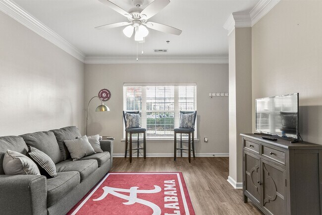 Foto del edificio - Nice 2 Bed 2 Bath Available Fall 2026!