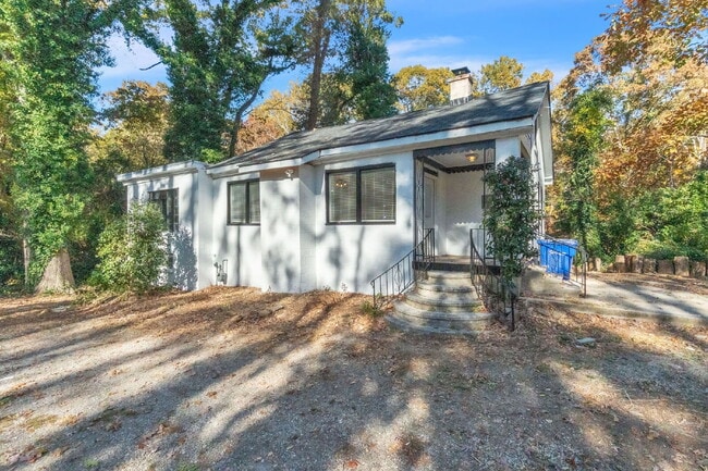 Building Photo - Beautifully Maintained 3BR/1BA Residence N...