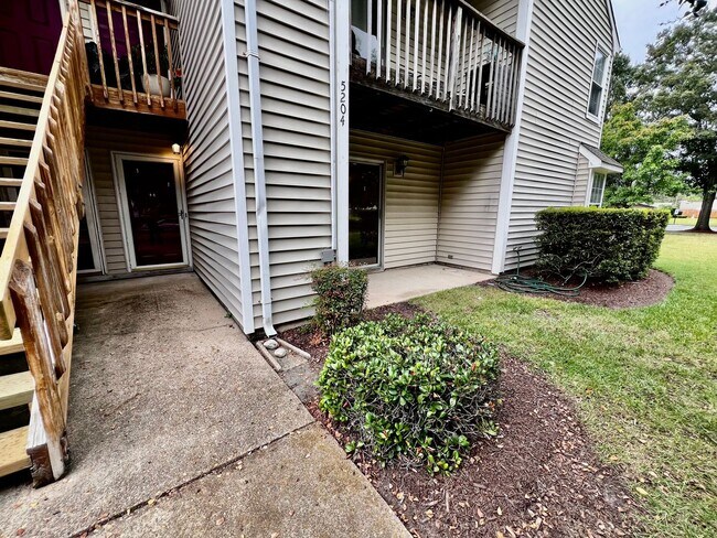 Foto del edificio - Bright First-Floor 2BR Condo—Pool & Amenities