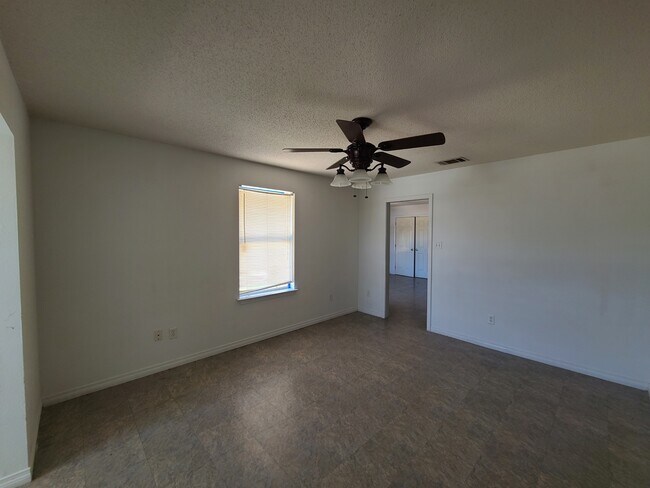 Building Photo - 3541 Kings Dr