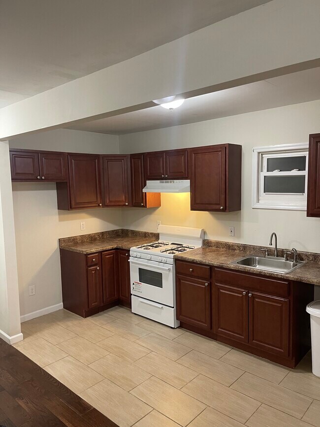 Kitchen - 731 E 23rd St