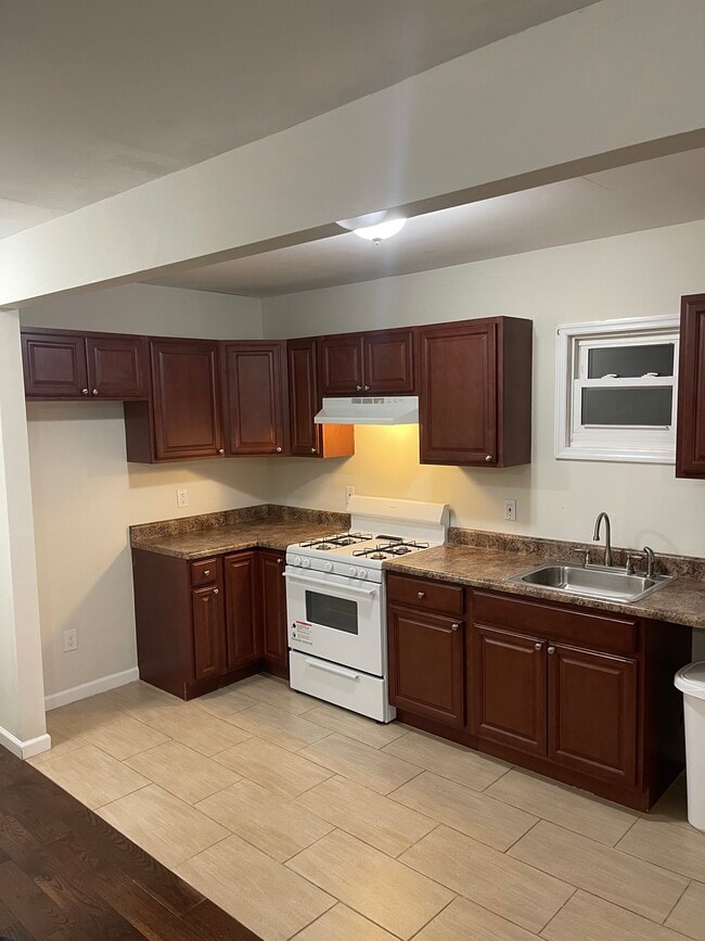 Kitchen - 731 E 23rd St