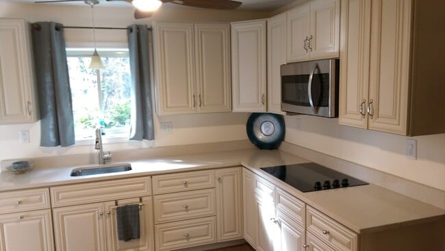 Building Photo - 4705 Deerwood Dr