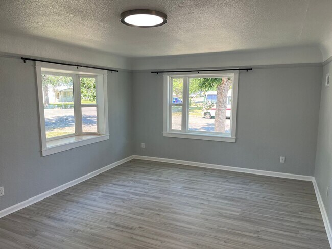 Building Photo - 119 4th Ave