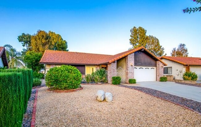 Foto del edificio - 1306 Pepper Tree Dr