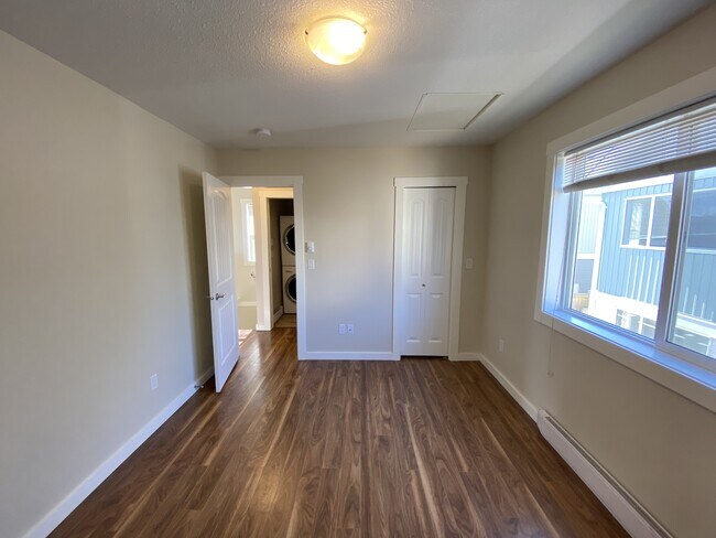 Photo du bâtiment - 1626-1688 88 Ave