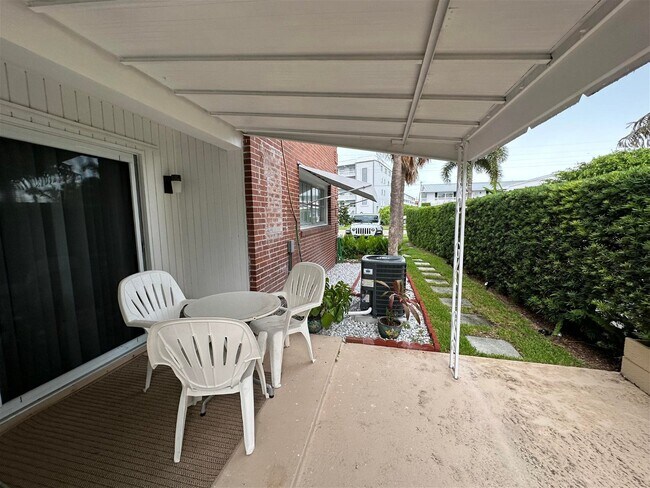Foto del edificio - 148 Yacht Club Dr