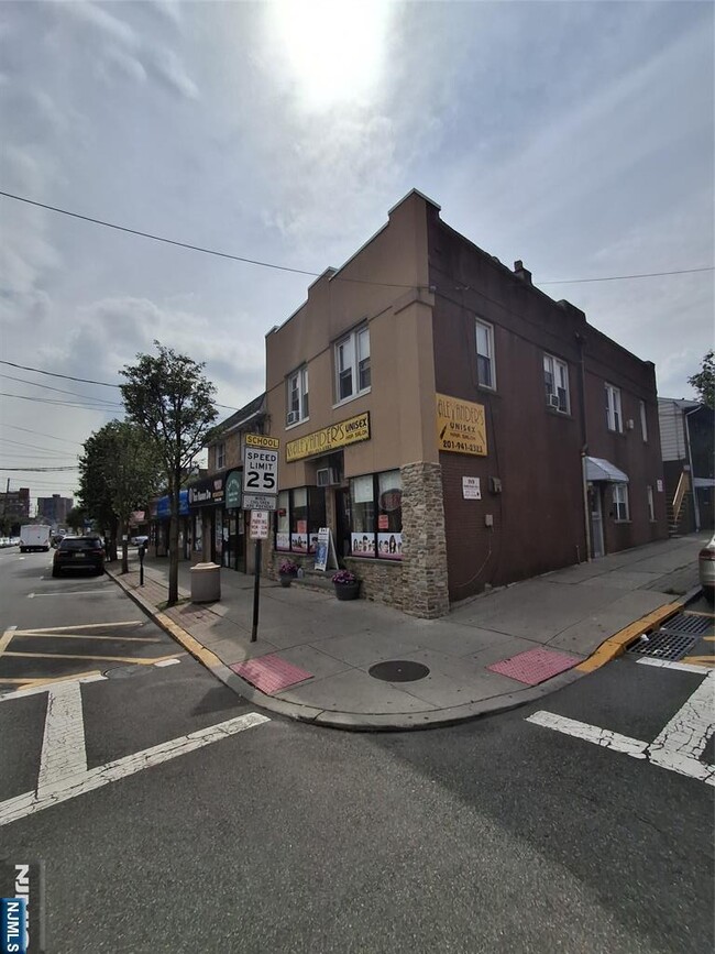 Photo - 189 Anderson Ave Apartment