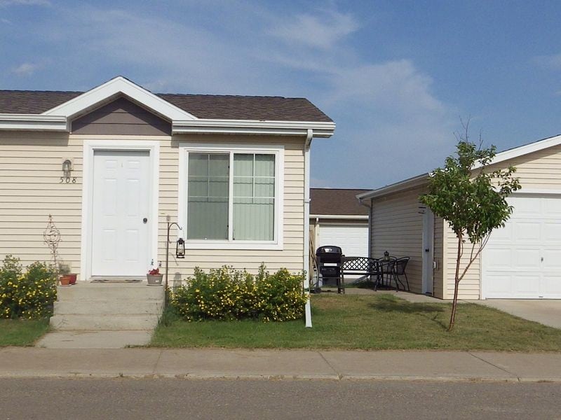 524 6th Ave SE, Watford City, ND 58854 Apartment for Rent in Watford