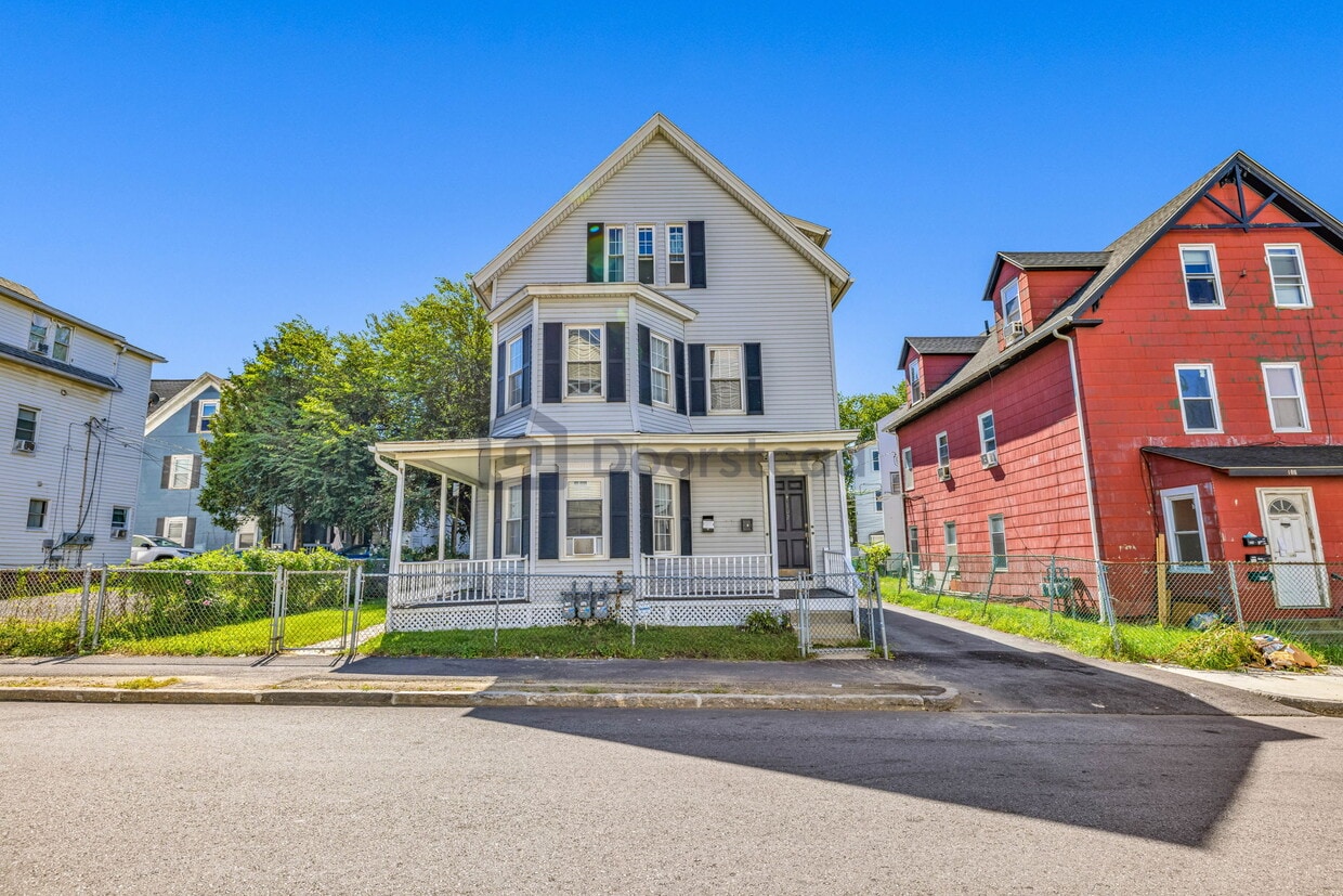 102 Endicott St Unit Apt 2, Worcester, MA 01610 Condo for Rent in