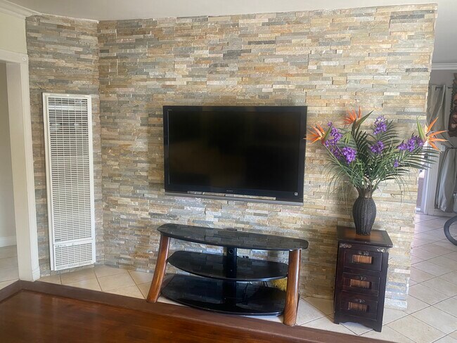 Foto del edificio - 2615 Armour Ln