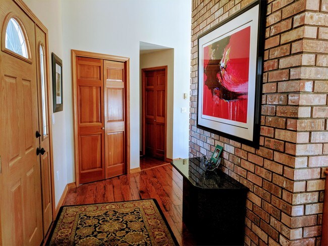 Foto del edificio - 799 Kingfisher Ln