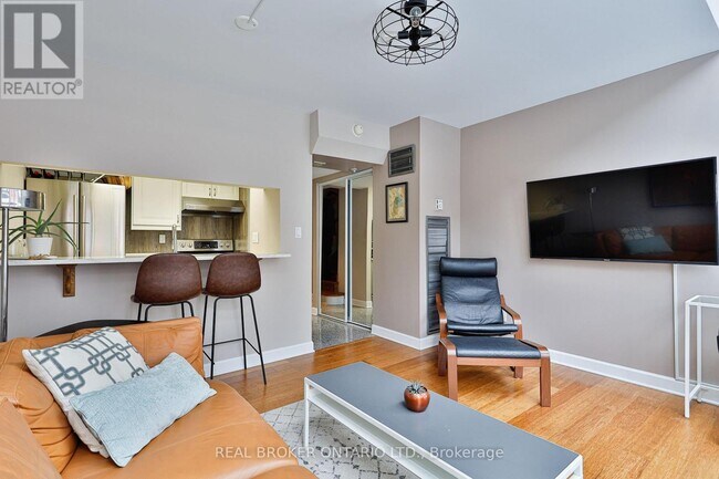 Photo du bâtiment - 222 The Esplanade