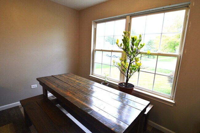 Building Photo - 26518 W Deer Path