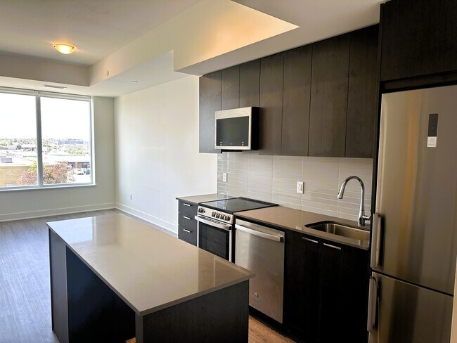 Photo du bâtiment - Bright & Contemporary Condo! (1+Den, 2 Ful...