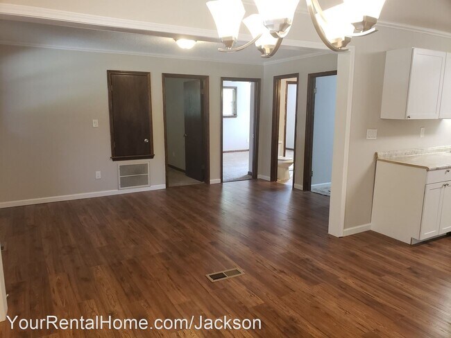 Building Photo - 5 br, 3 bath House - 114 Lakeshore Dr