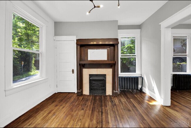 Foto del edificio - 3033 Marshall Ave