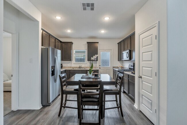 Foto del edificio - 16751 Rover Ln