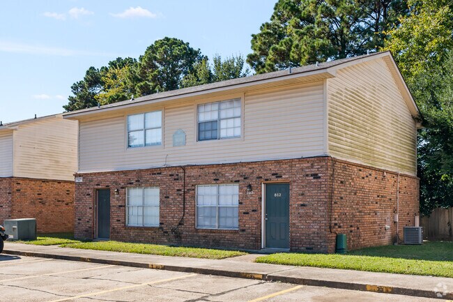 Alternar - Tiffany Square Apartments