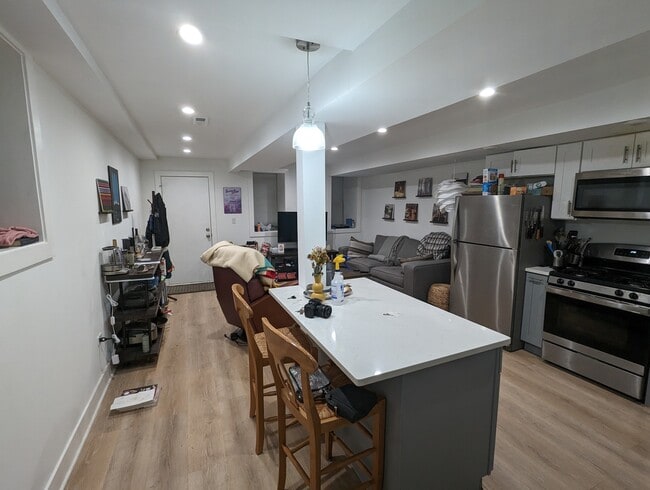 Building Photo - 1544 N Bosworth Ave