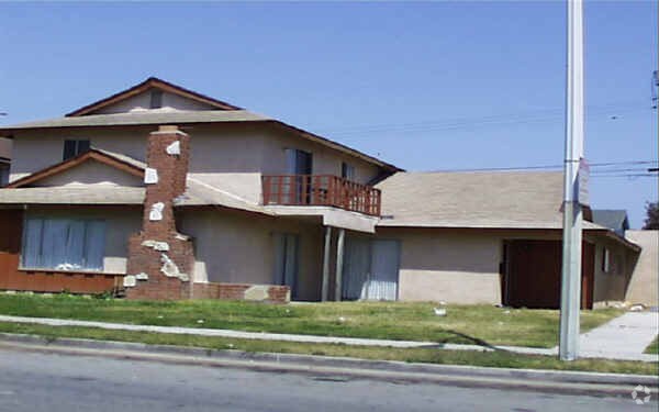 Building Photo - 5204 Charles St