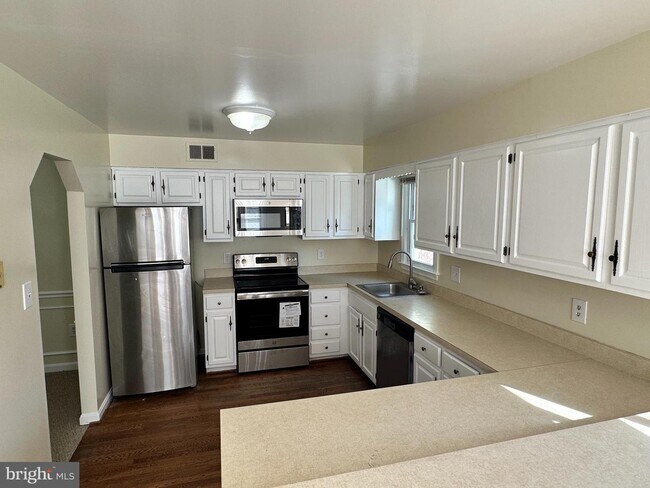 Building Photo - 12452 Sweet Leaf Terrace