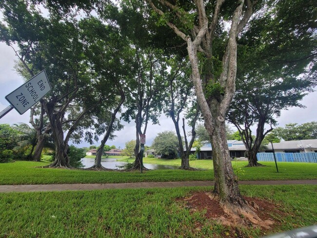 Foto del edificio - 4049 SW 68th Way