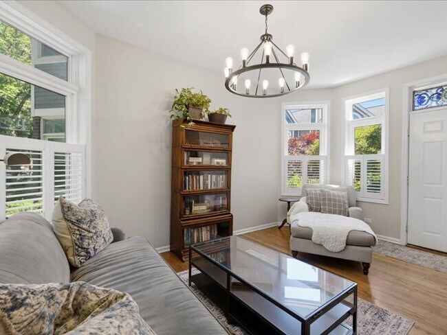 Foto del edificio - 3311 N Racine Ave