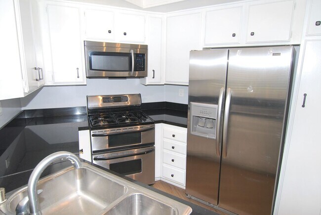 Foto del edificio - 955 E 3rd St