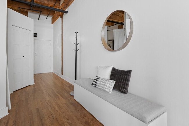 Foto del edificio - 2300 W Wabansia Ave