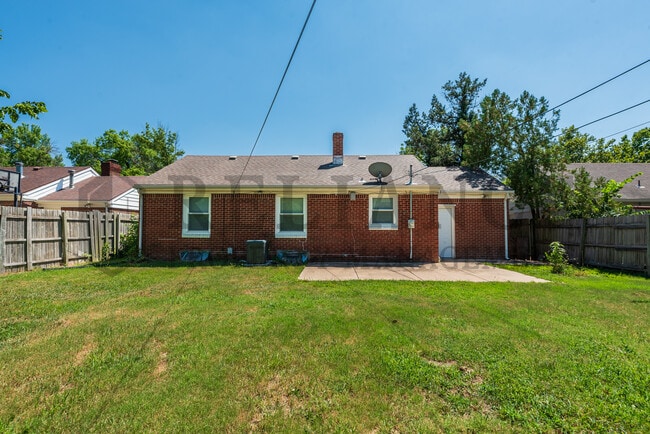 Building Photo - 6002 E Rockwood Rd