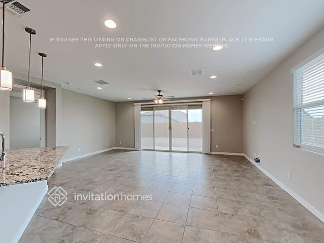 Foto del edificio - 18841 W Canterbury Dr