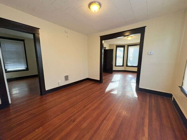 Foto del edificio - 327 Bassett St