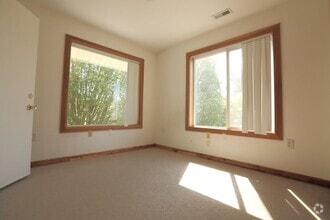 Building Photo - 1719 SE Miller St