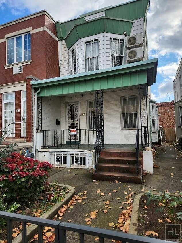 Primary Photo - 15 AVENUE