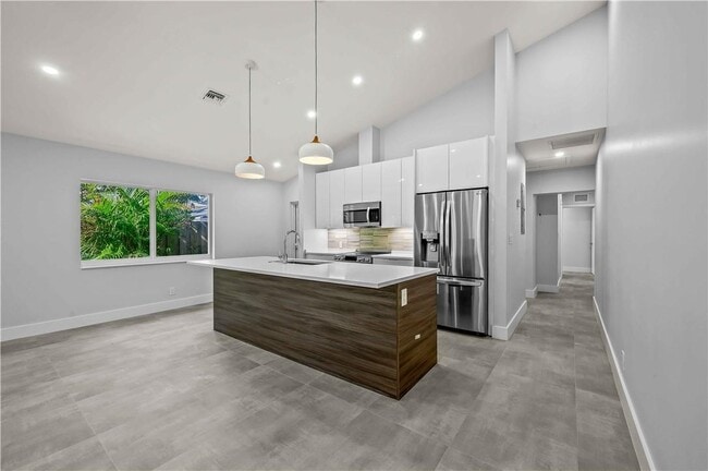 Foto del edificio - 828 NE 17th Way