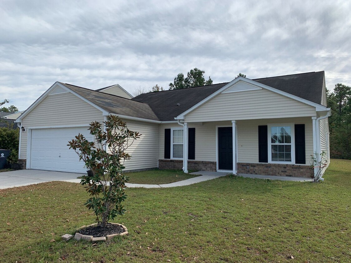 Primary Photo - 4 Bedroom, 2 Bath, Pet Friendly Home in Be...