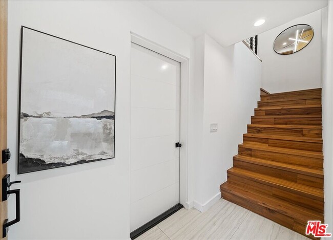 Foto del edificio - 1327 N Fuller Ave