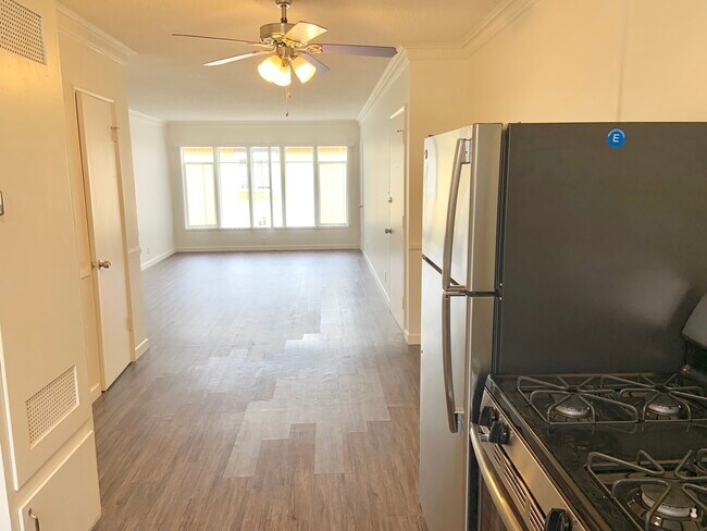 Building Photo - 5850 Condon Ave Los Angeles, CA 90056