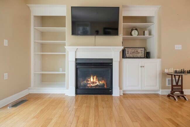Building Photo - 649 Devenwood Way