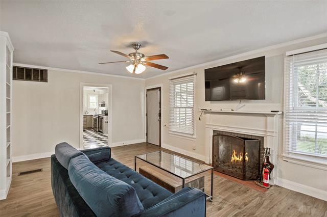 Building Photo - 2701 Benbrook Blvd