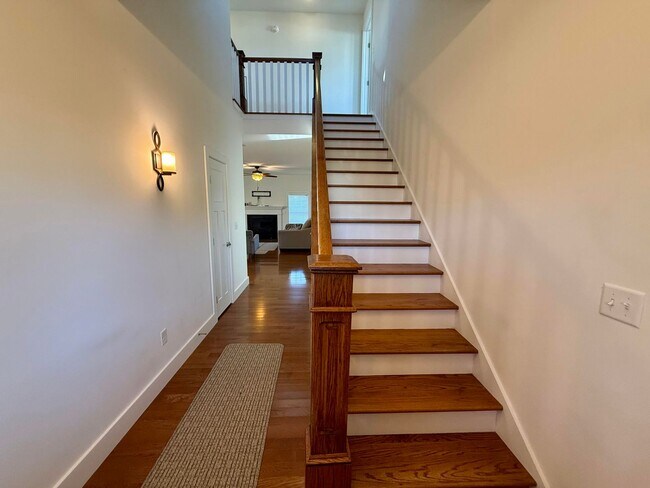 Foto del edificio - Impeccably maintained, custom-built home located in the sought-after Bay Breeze Estates community.