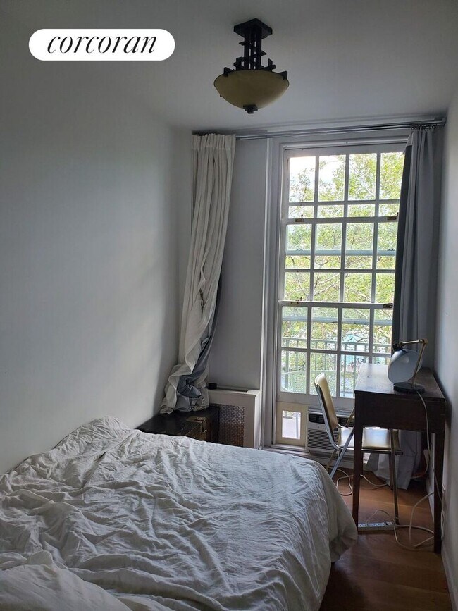 Foto del edificio - 516 E 78th St