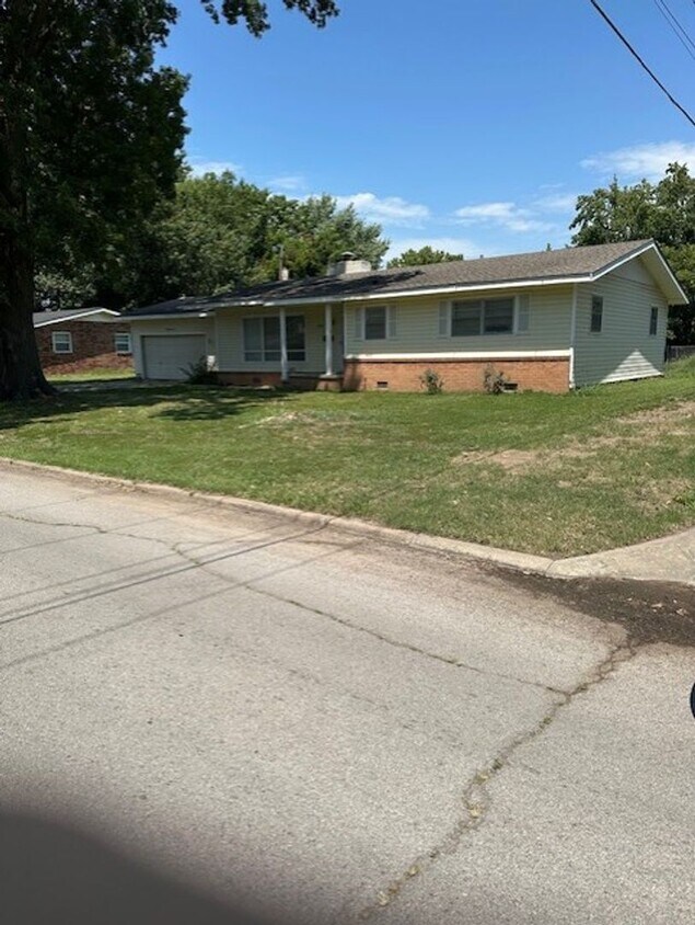 Foto principal - Charming 3 bed, 2 bath, 2 car garage in we...