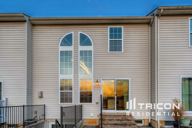 Building Photo - 535 Plume Ct