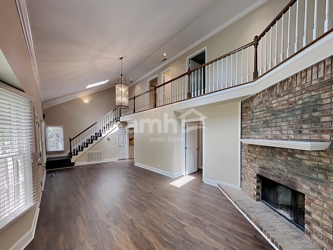 Building Photo - 520 Justin Dr