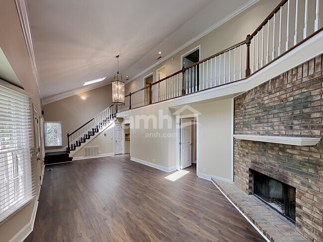 Building Photo - 520 Justin Drive
