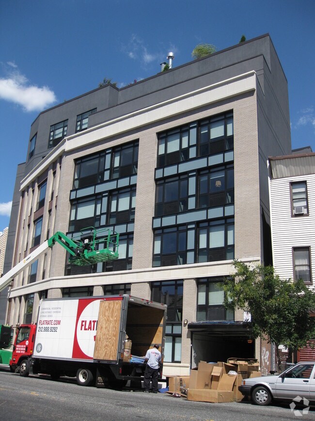 Building Photo - The Metropolitan