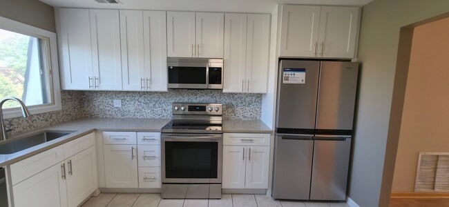 Building Photo - 4132 Cove Ln